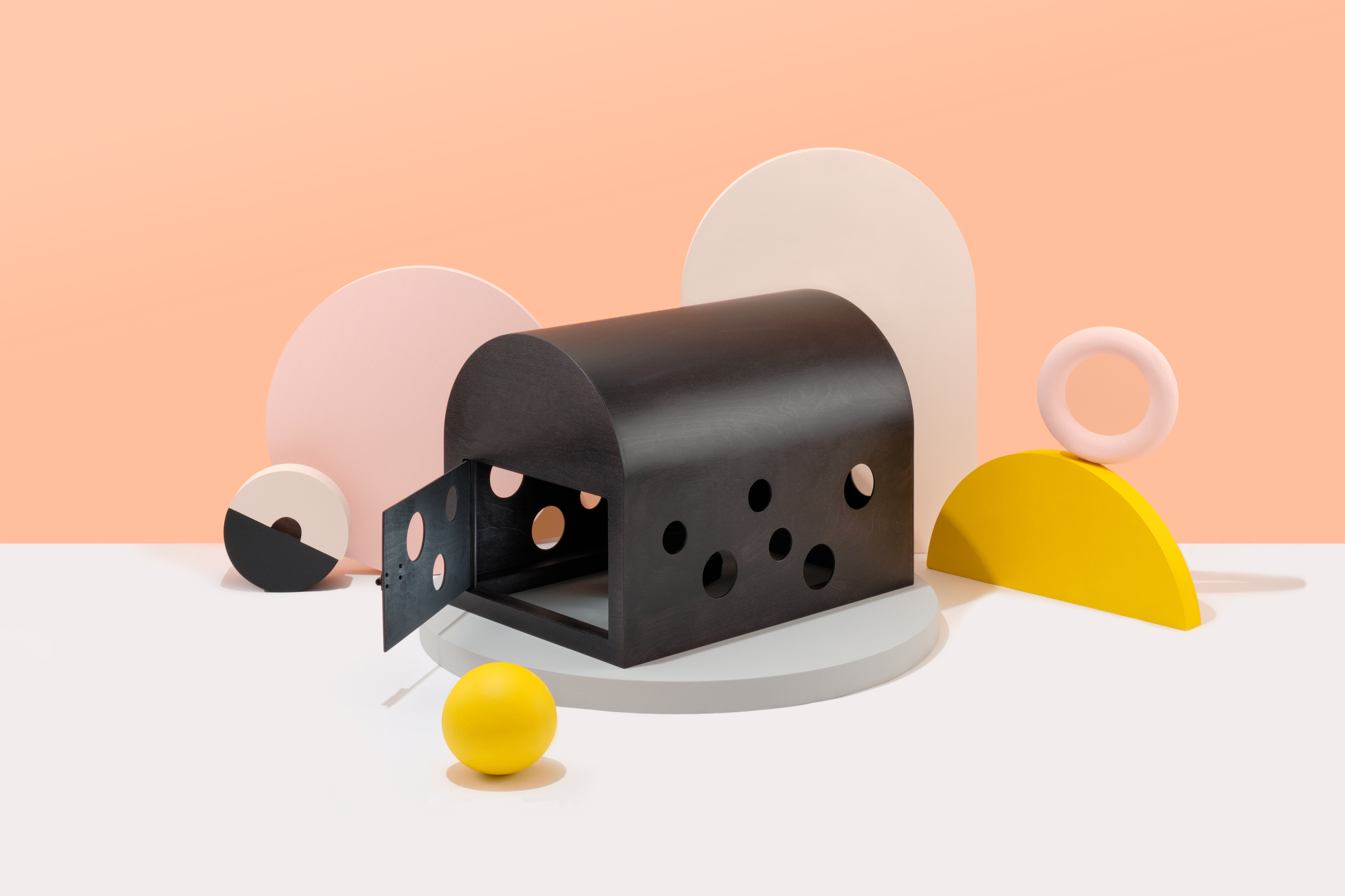 Close-up of the Cuut pet crate showing the open-bottom design